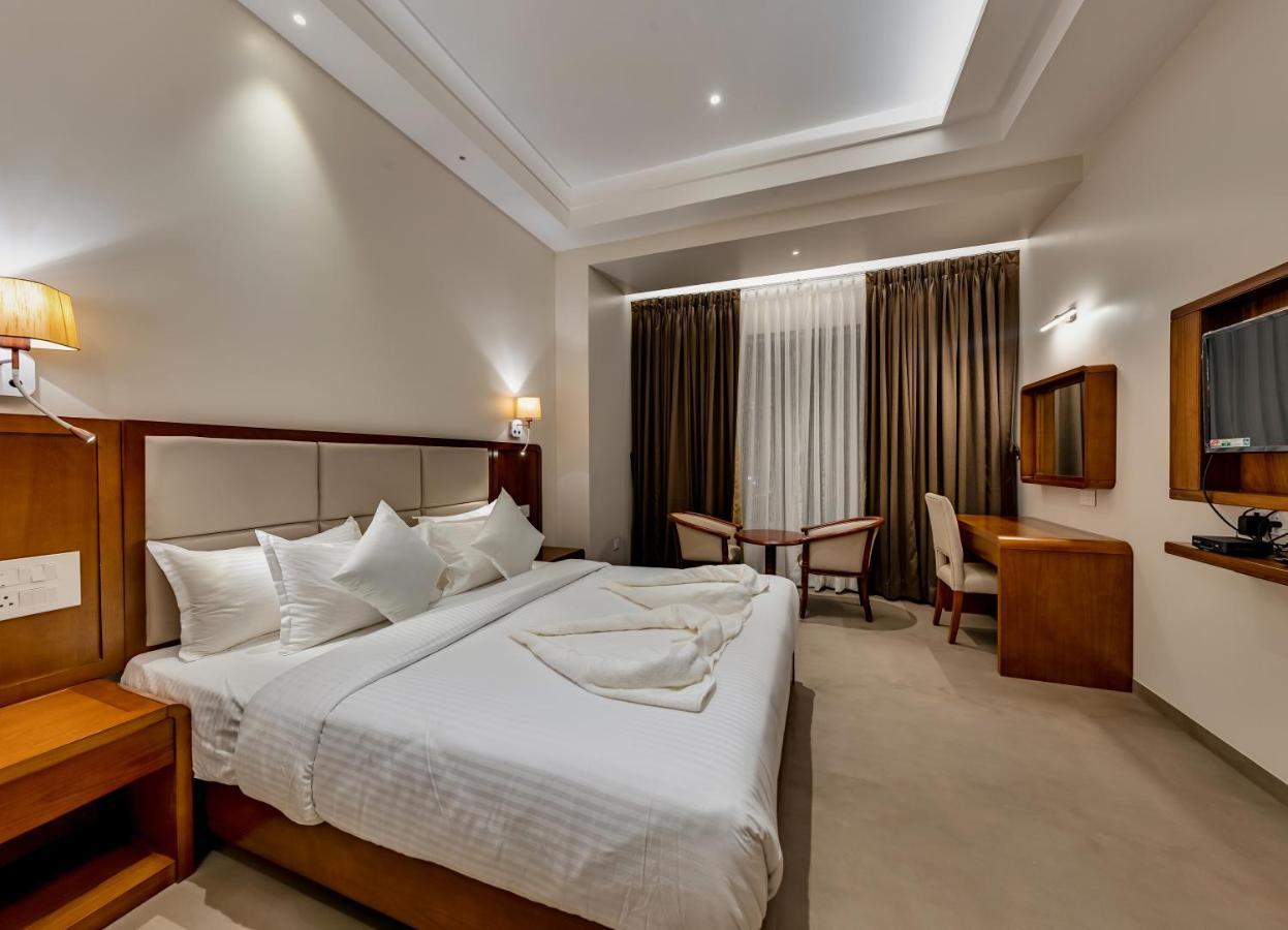 Grand Regal Ξενοδοχείο Chandoli Εξωτερικό φωτογραφία